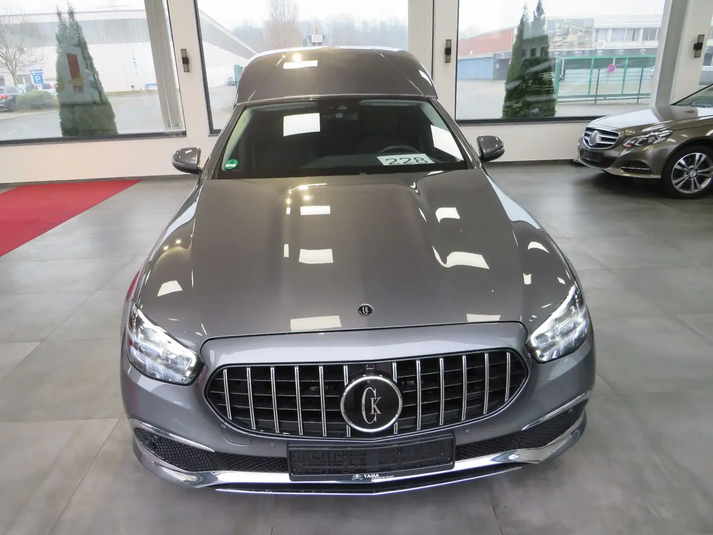 Mercedes-Benz E 200 Kuhlmann Cars Bestattungswagen/Leichenwagen Gri - 2