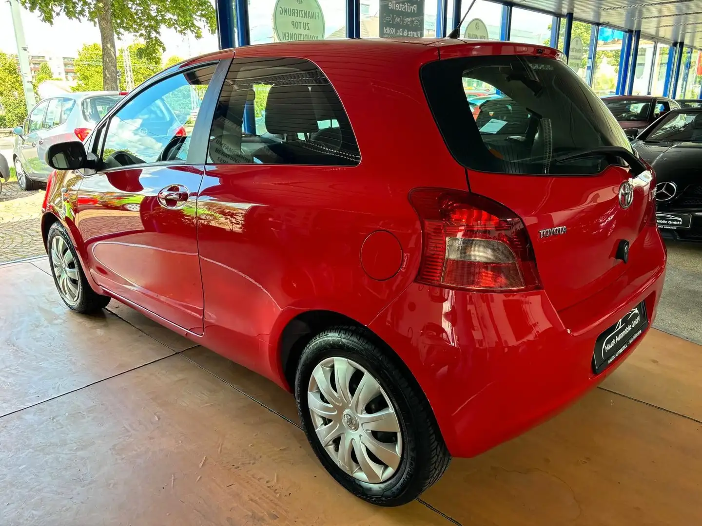 Toyota Yaris Sol /47TKM/Autom./2.Hd/SH/SHZ/MFL/Radio Rood - 2