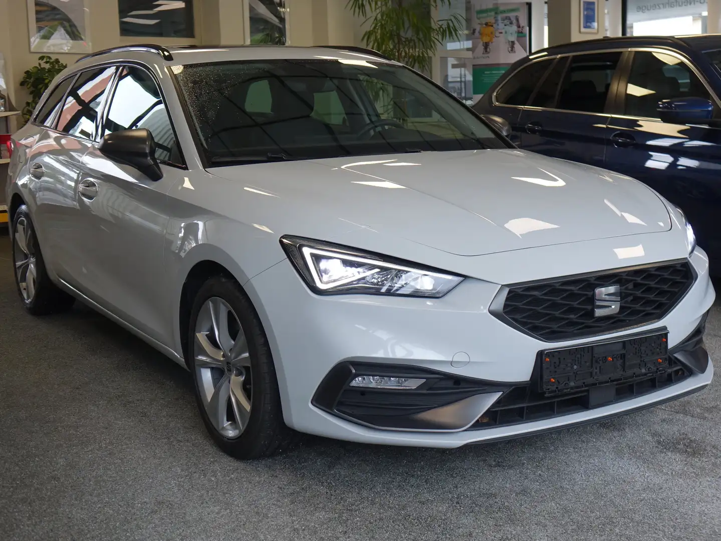 SEAT Leon Sportstourer DSG FR+Pano+ACC+RFK+Kessy+Beats Bianco - 1