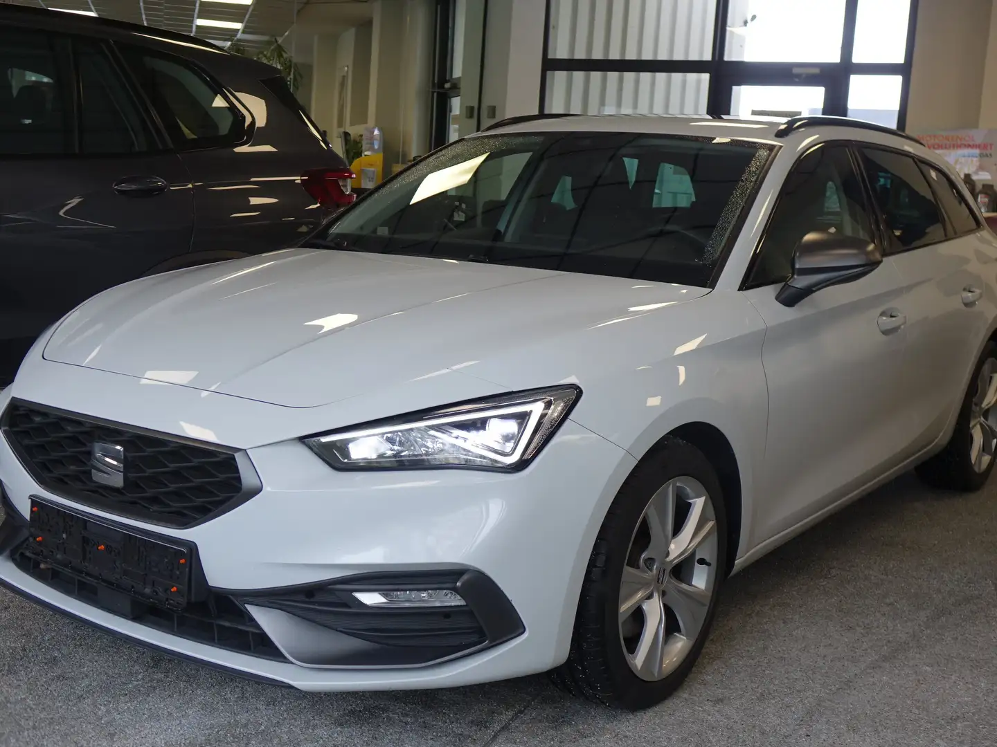 SEAT Leon Sportstourer DSG FR+Pano+ACC+RFK+Kessy+Beats Bianco - 2