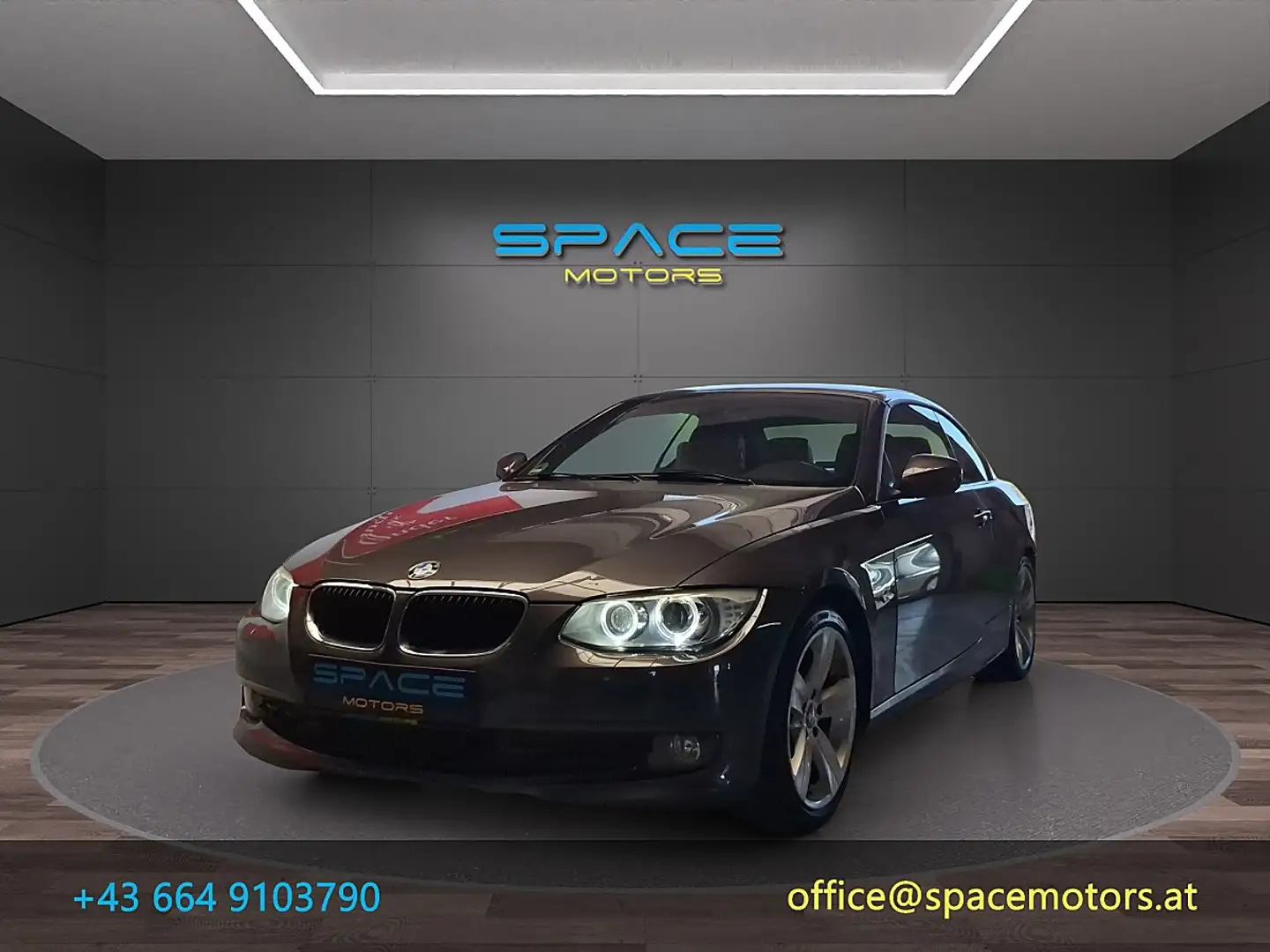 BMW 320 d Cabrio Aut. Grau - 1