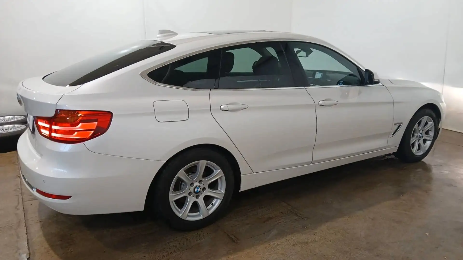 BMW 320 d GT Luxury Line Blanc - 1