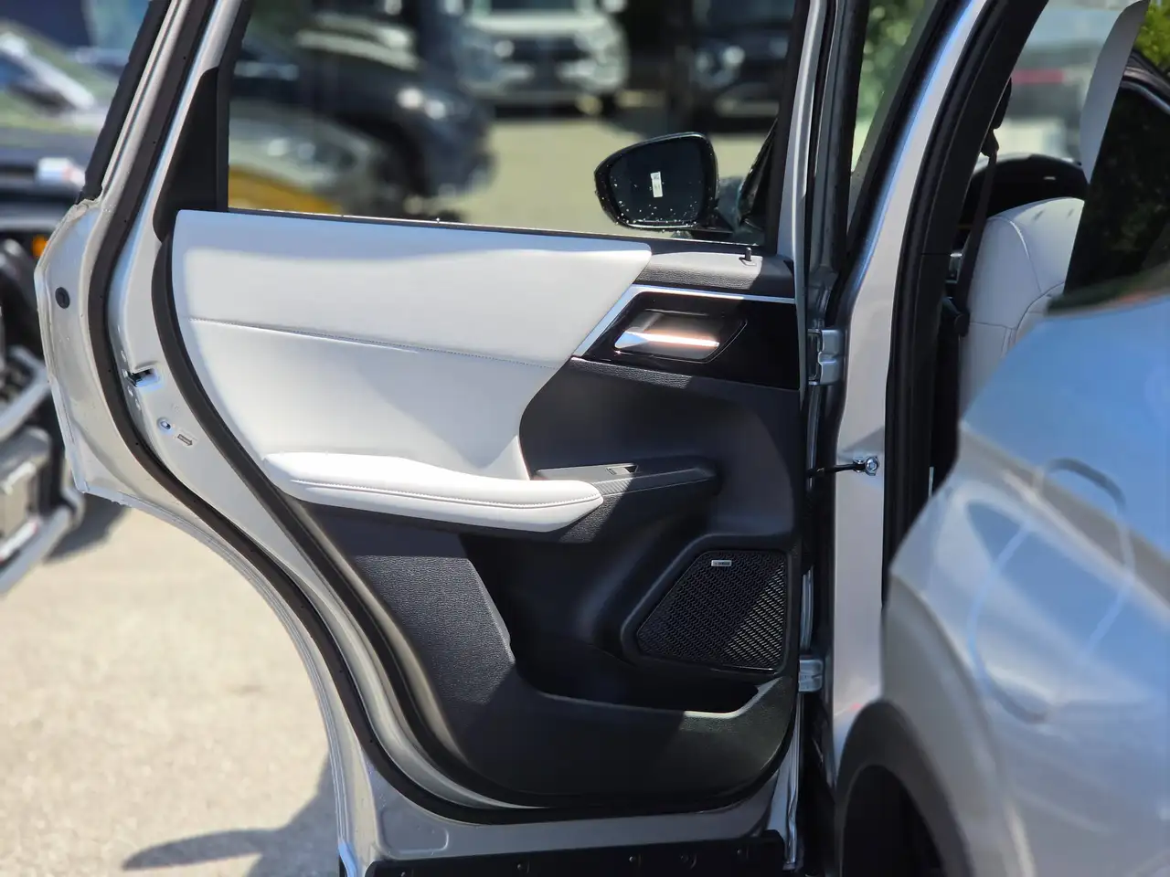 Mitsubishi Outlander 2026 — фото 16