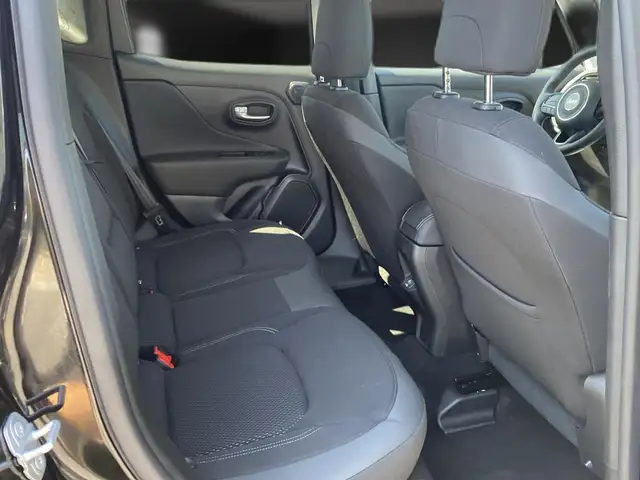 Jeep Renegade view 13