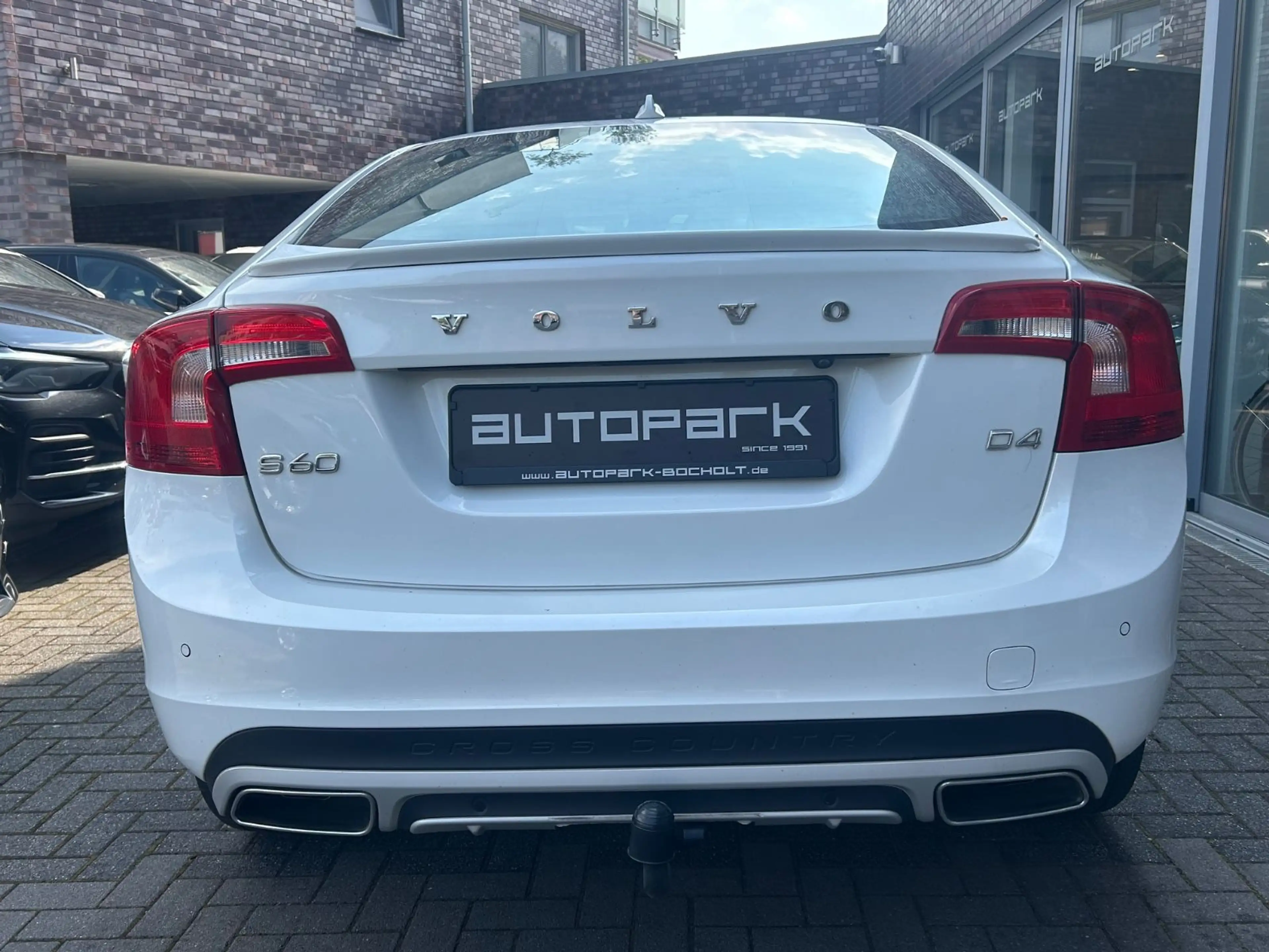 Volvo S60 Cross Country D4 Summum Sensus AHK R-CAM ACC — photo 8