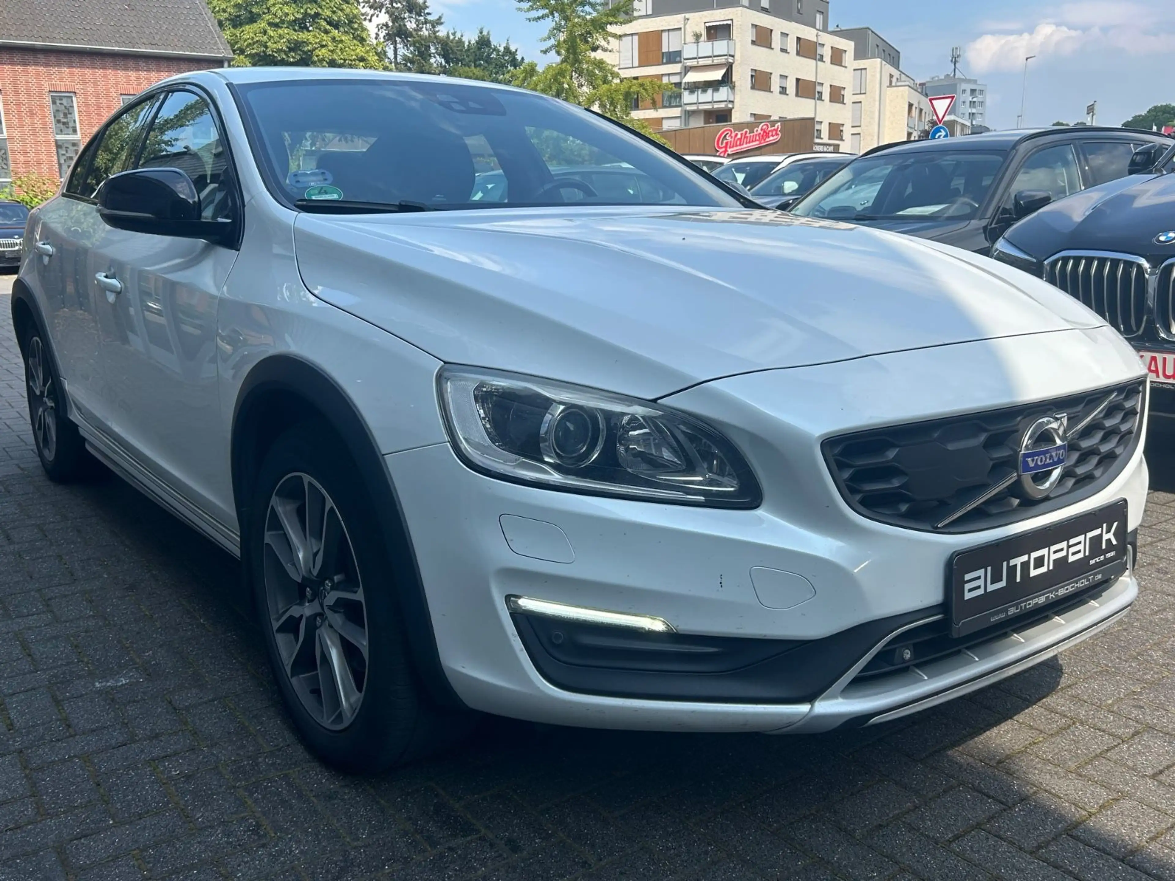 Volvo S60 Cross Country D4 Summum Sensus AHK R-CAM ACC — photo 5
