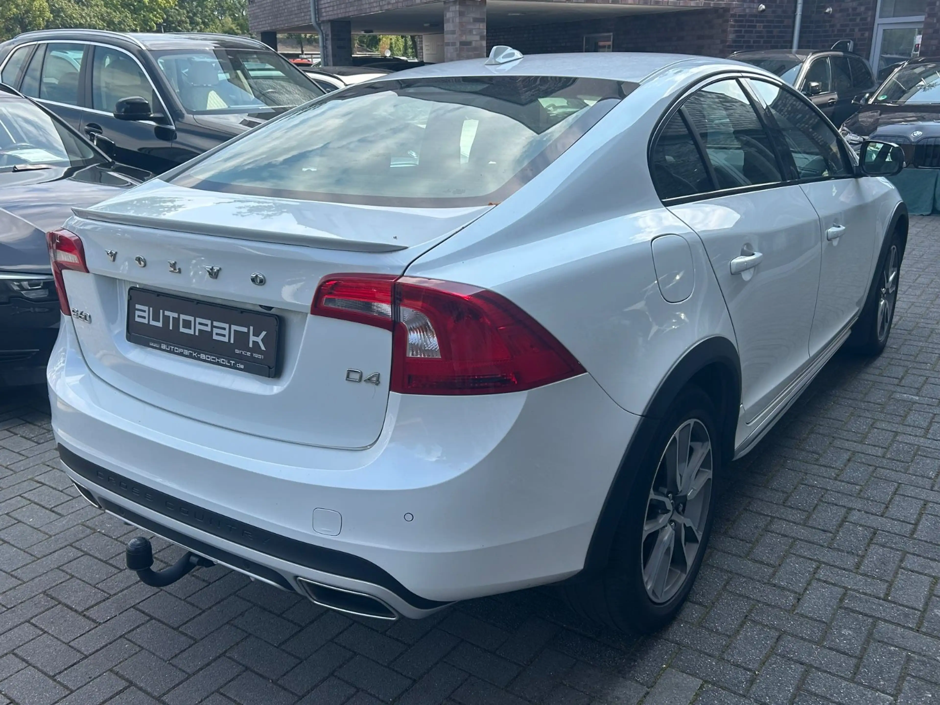 Volvo S60 Cross Country D4 Summum Sensus AHK R-CAM ACC — photo 7