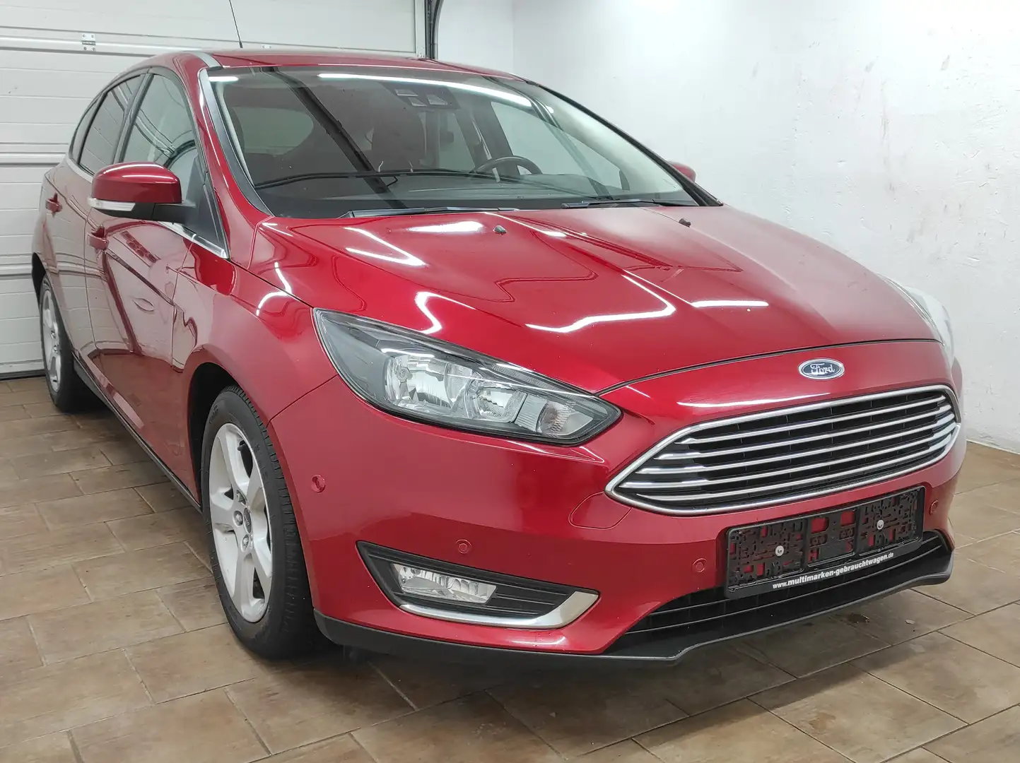 Ford Focus 1.0  NAVI KLIMAA LED PDCv+h EMP BC SHZ USB EURO-6 Rouge - 2