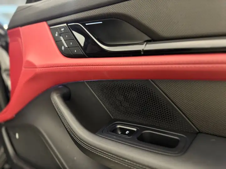 Porsche Taycan 2023, foto 33