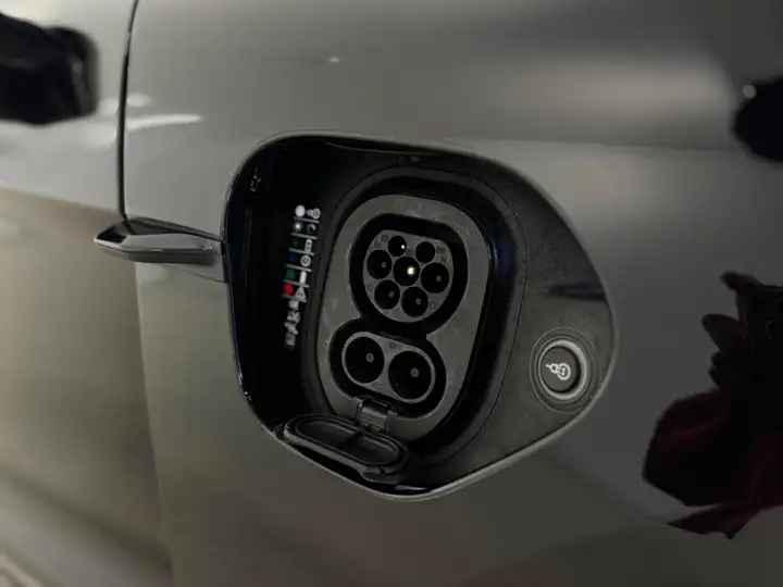 Porsche Taycan 2023, foto 2