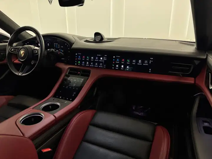 Porsche Taycan 2023, foto 17