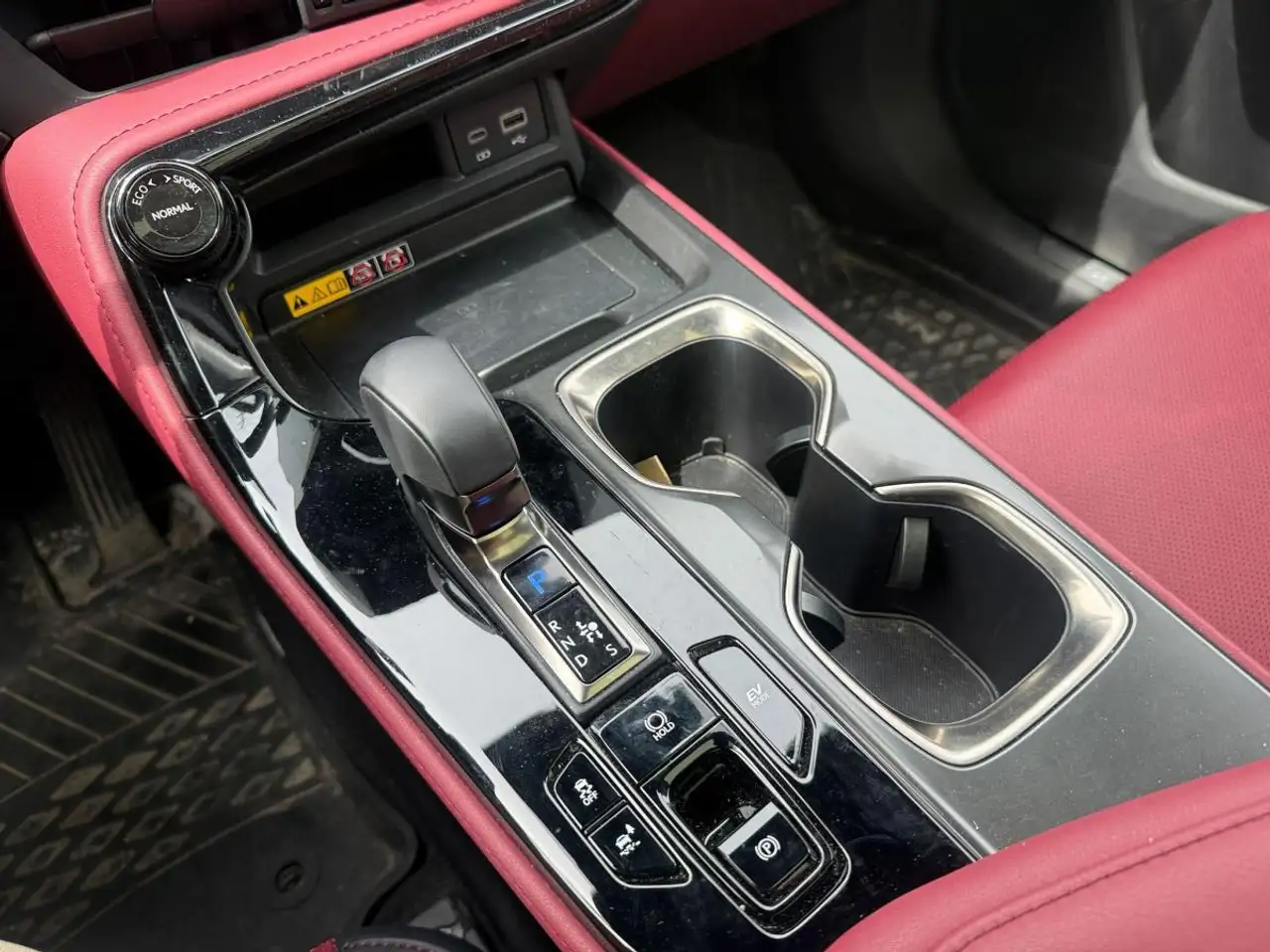 Lexus NX fotografie Lexus NX