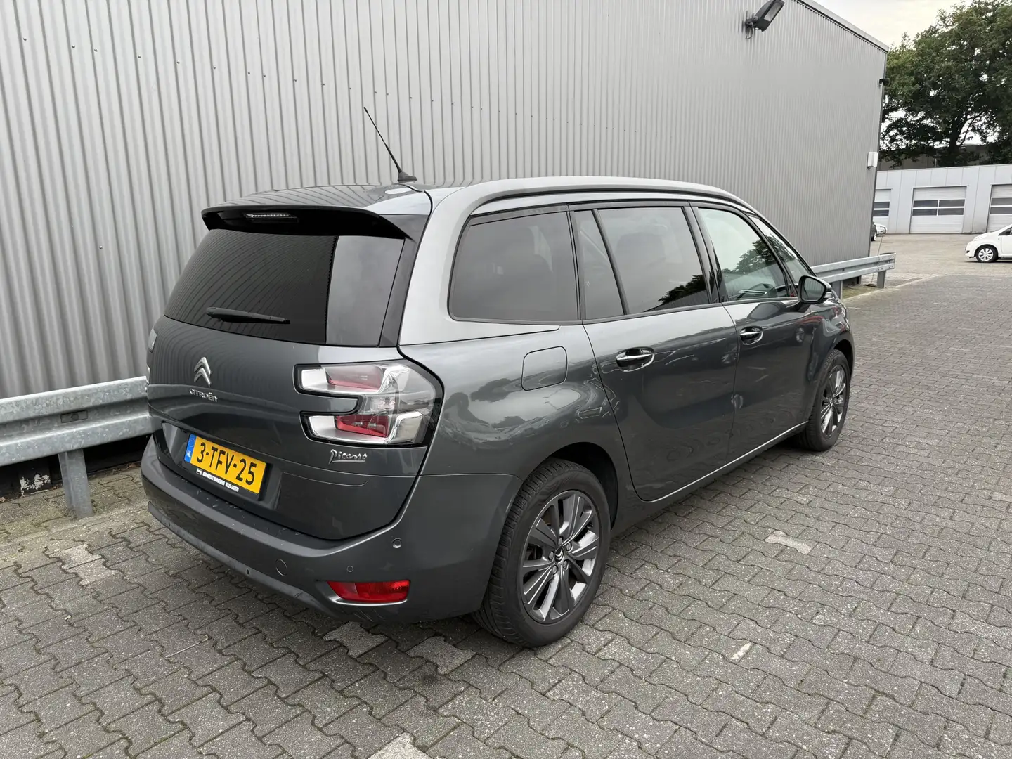 Citroen Grand C4 Picasso 1.6 THP Business 7p. Clima, Navi, CC, PDC & Cam, Z Grijs - 2