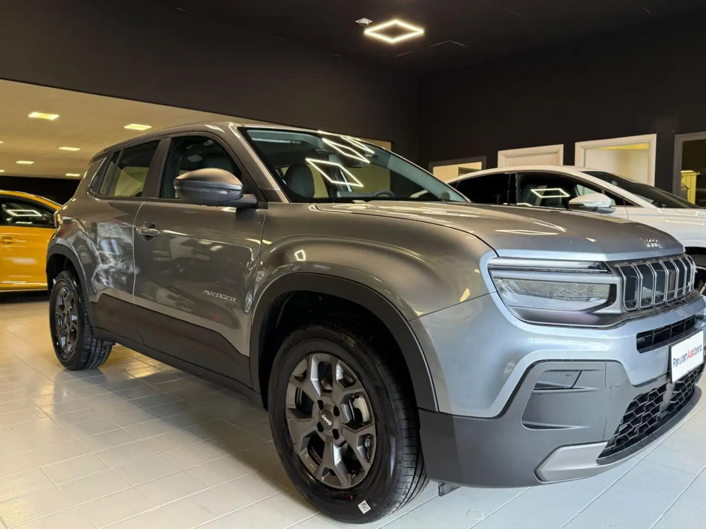 Jeep Avenger 1.2 Turbo Longitude Grigio - 1