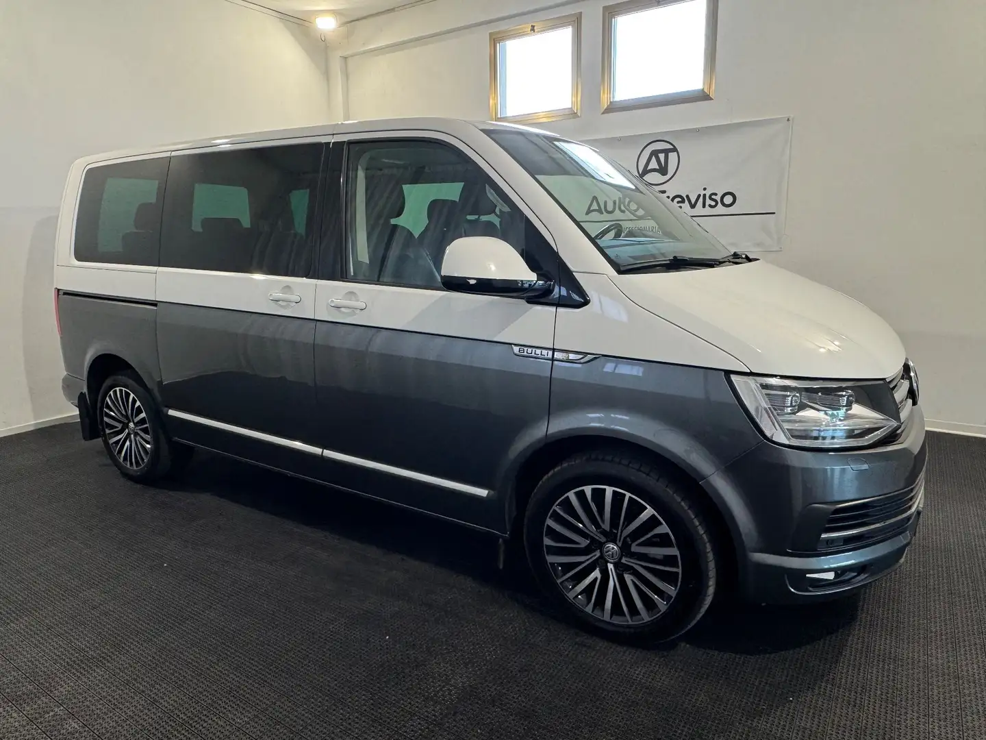 Volkswagen T6 Multivan Multivan 2.0 TDI 204CV DSG 4Motion Bulli 70 FULL Gris - 2