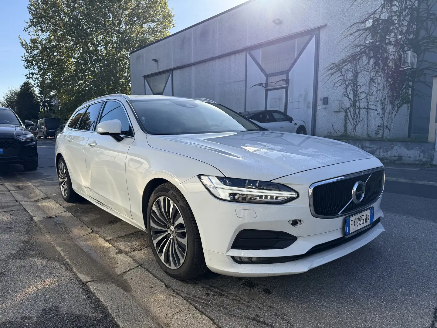 Volvo V90 2.0 d4 Momentum awd geartronic my20 - 1