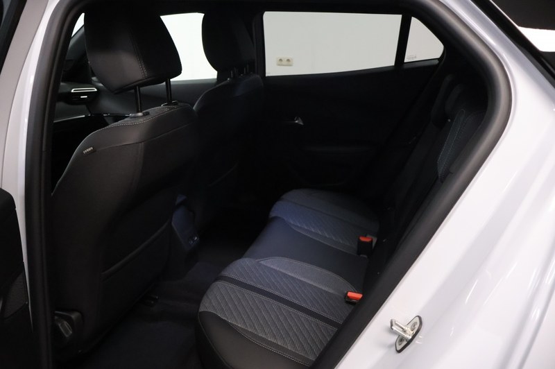Peugeot 2008 1.2 Hybride 145 Allure | 360 Camera | Luxe — photo 9