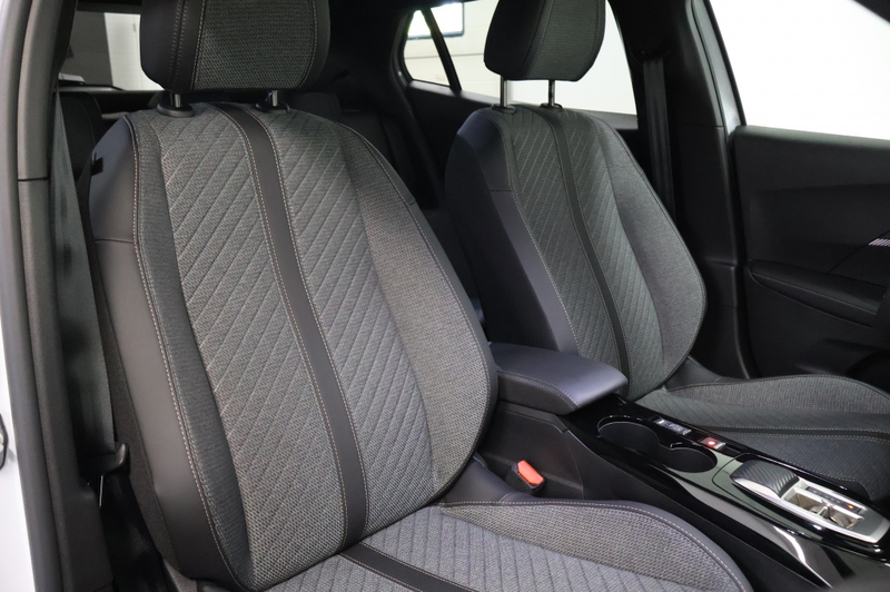 Peugeot 2008 1.2 Hybride 145 Allure | 360 Camera | Luxe — photo 12
