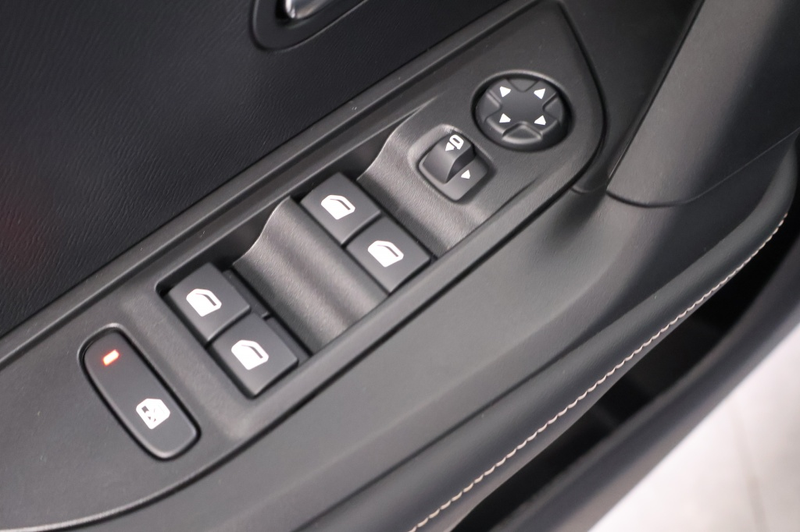 Peugeot 2008 1.2 Hybride 145 Allure | 360 Camera | Luxe — photo 15