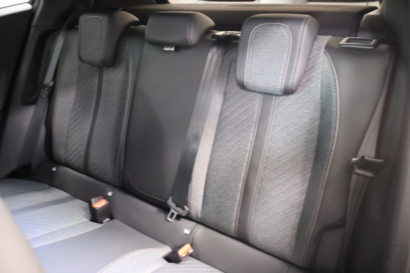 Peugeot 2008 1.2 Hybride 145 Allure | 360 Camera | Luxe — photo 10