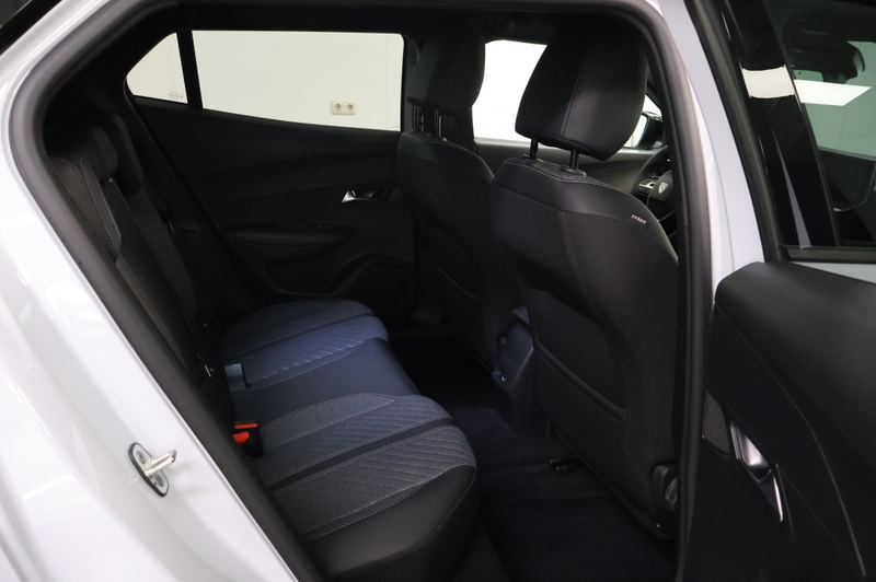 Peugeot 2008 1.2 Hybride 145 Allure | 360 Camera | Luxe — photo 13