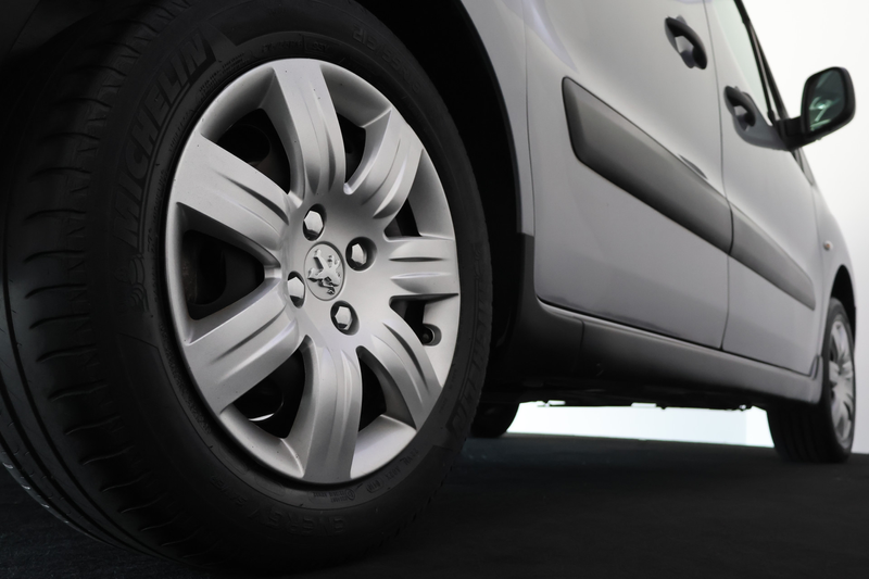 Peugeot Partner Tepee 1.2T 5Pers OUTDOOR CARPLAY | NAVI | CLIMA | — photo 13