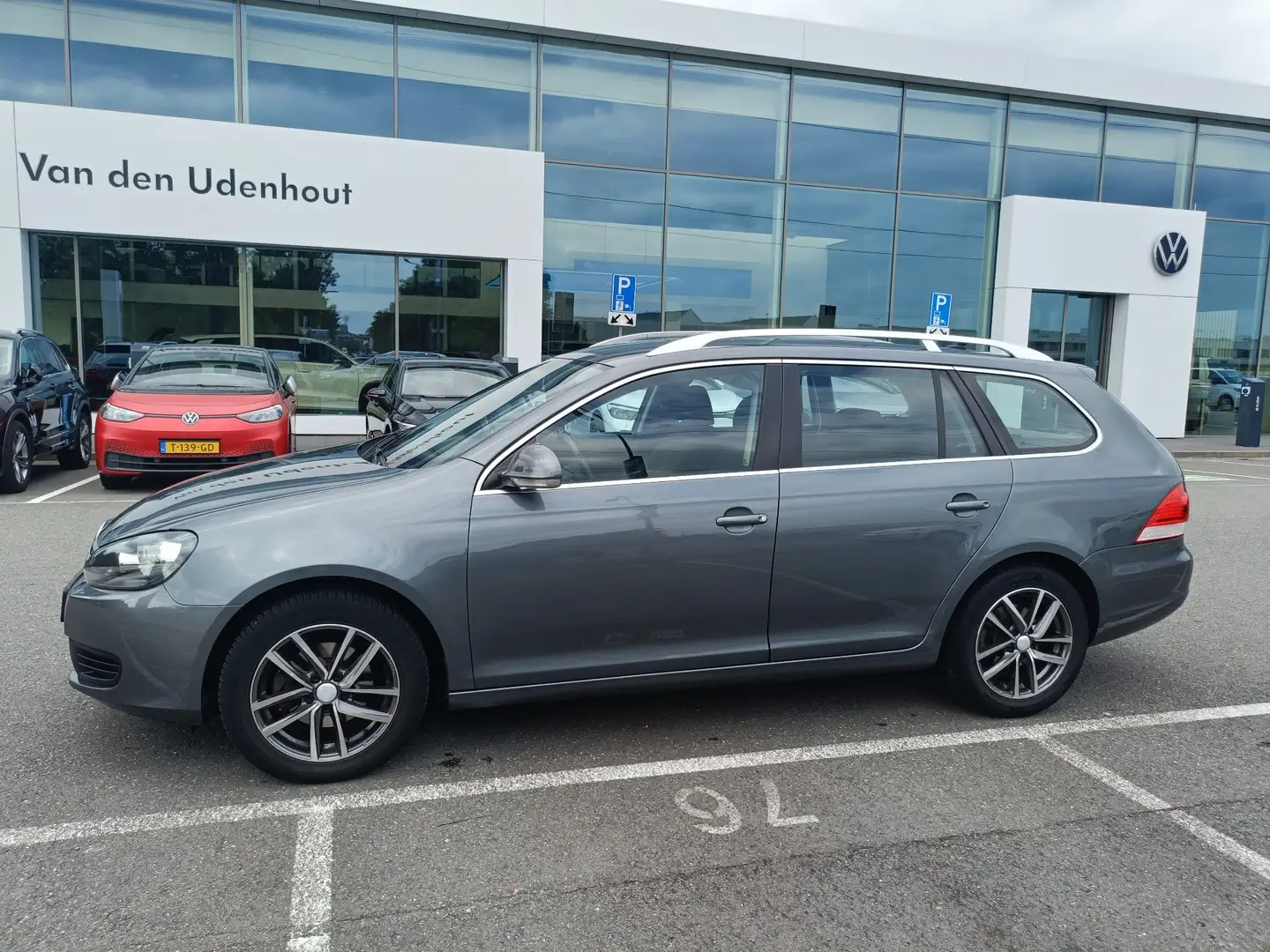 Volkswagen Golf 1.2 TSI Comfl. Bl.M Grijs - 1