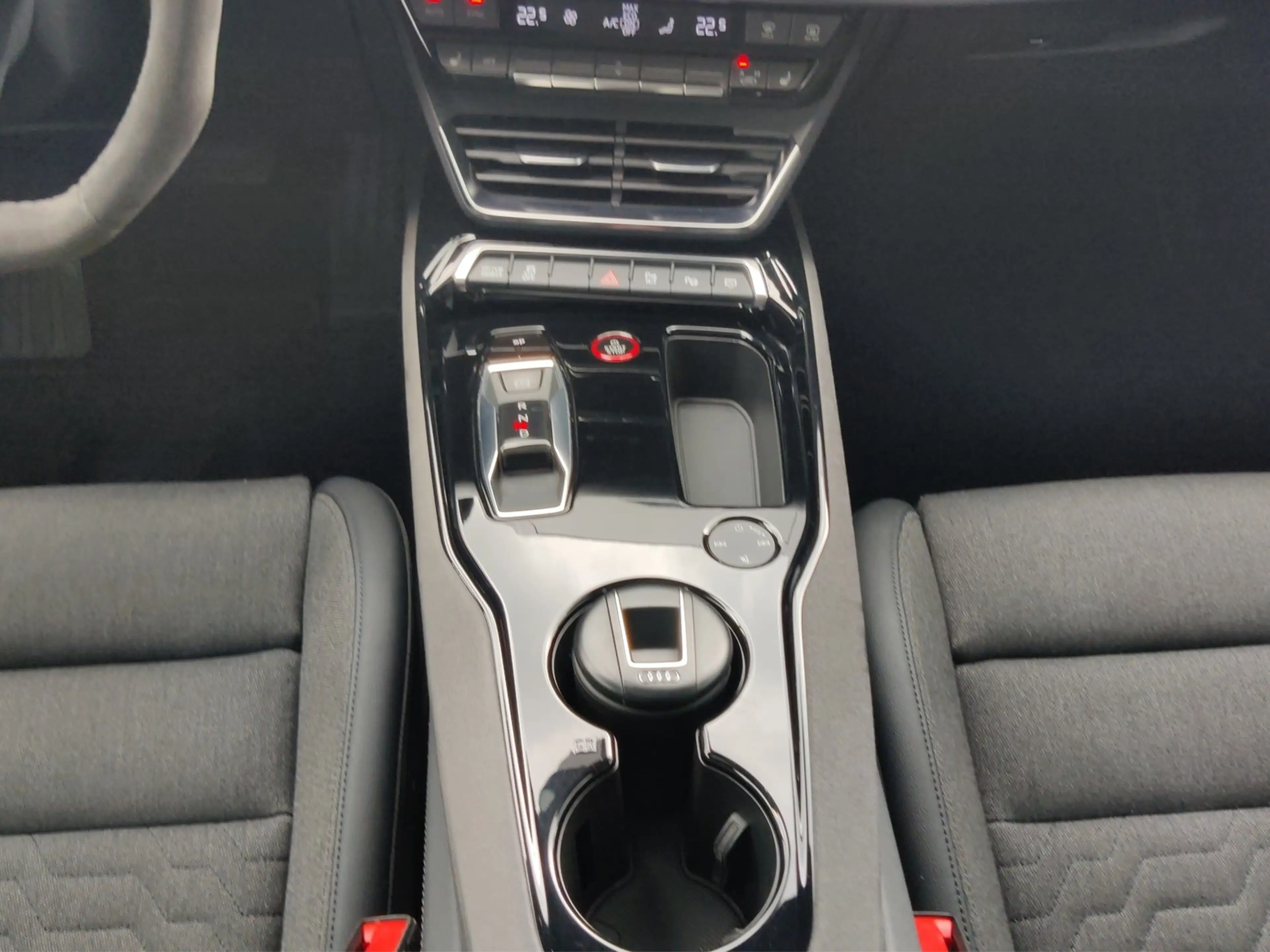 Audi e-tron GT quattro — photo 14