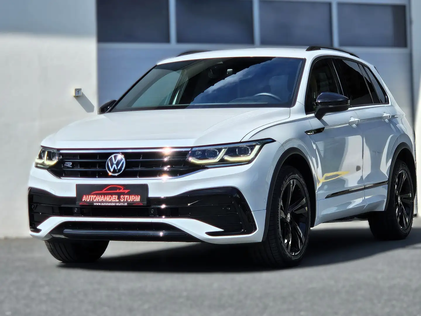 Volkswagen Tiguan 2,0TDI 4Motion RLine DSG *Black Style*IQ.LIGHT* Weiß - 1