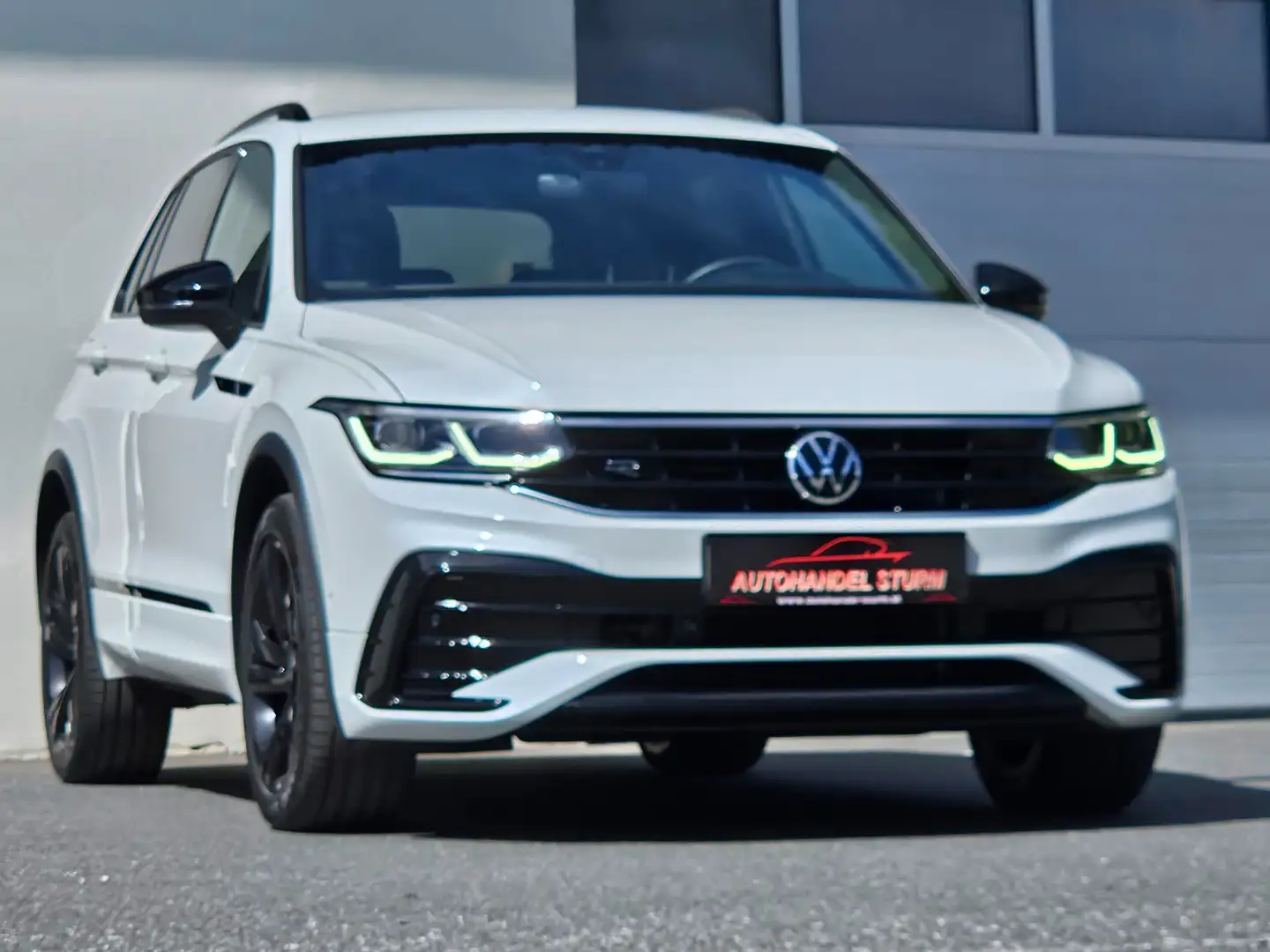 Volkswagen Tiguan 2,0TDI 4Motion RLine DSG *Black Style*IQ.LIGHT* Weiß - 2