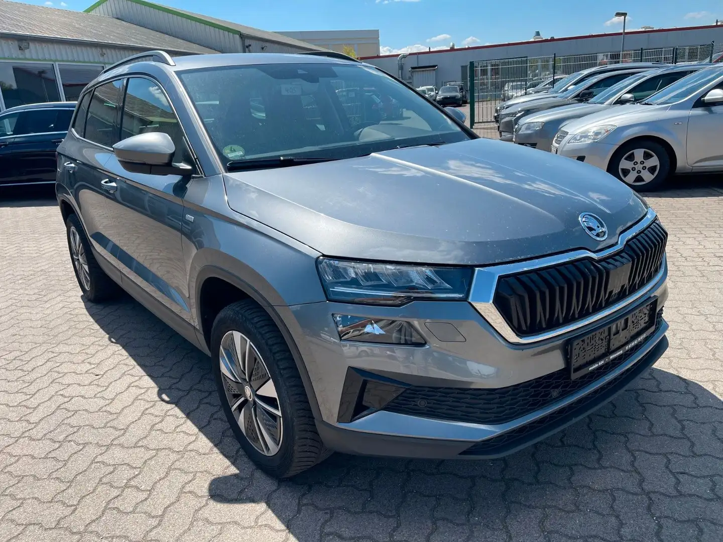 Skoda Karoq Tour 4x4 DSG AHK NAVI PDC KLIMAAUT. 1.HAND Gris - 1
