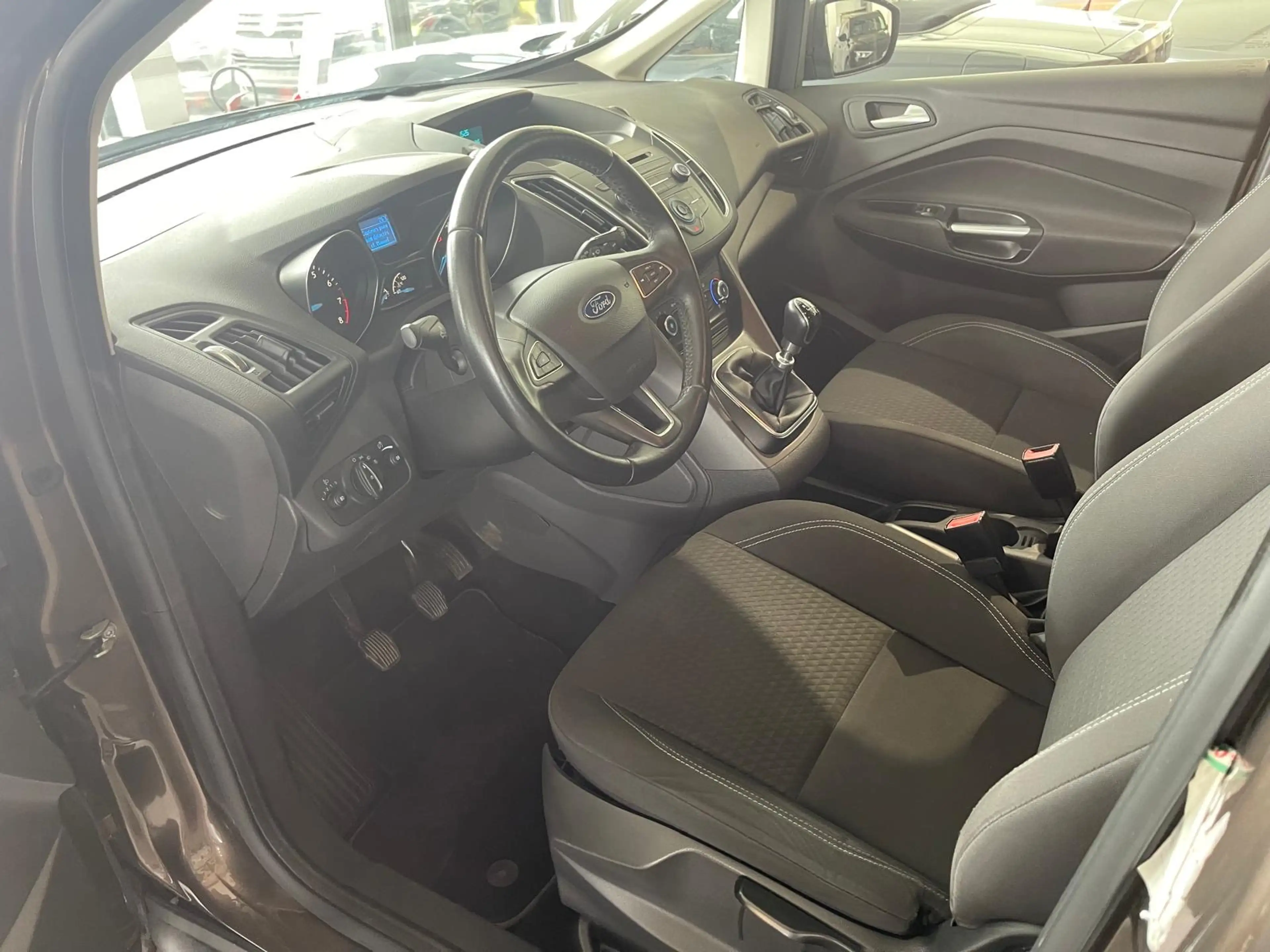 Ford Grand C-Max 1.0 EcoBoost Trend Start-Stop — photo 9