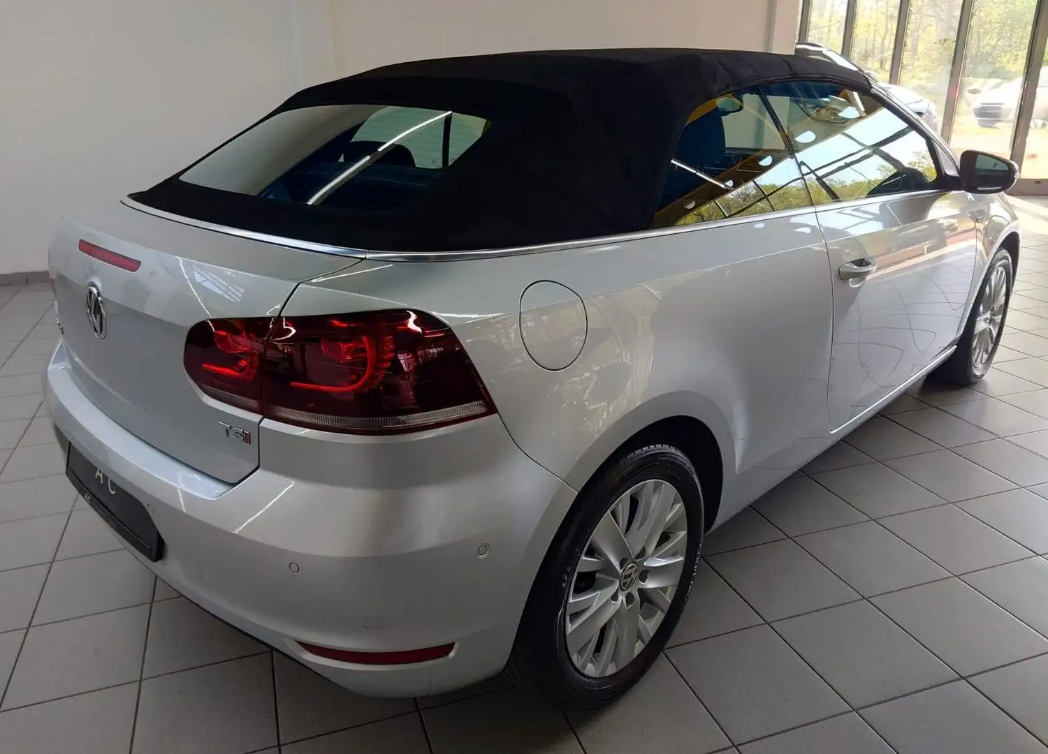 Volkswagen Golf VI Cabriolet Life, Automatik, Navi,2.Hand Argento - 2
