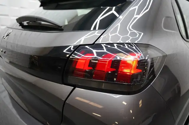 Peugeot 208 view 10