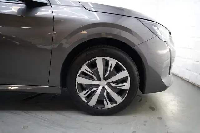 Peugeot 208 view 9
