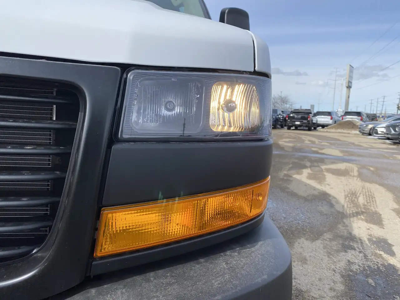GMC Savana снимка GMC Savana