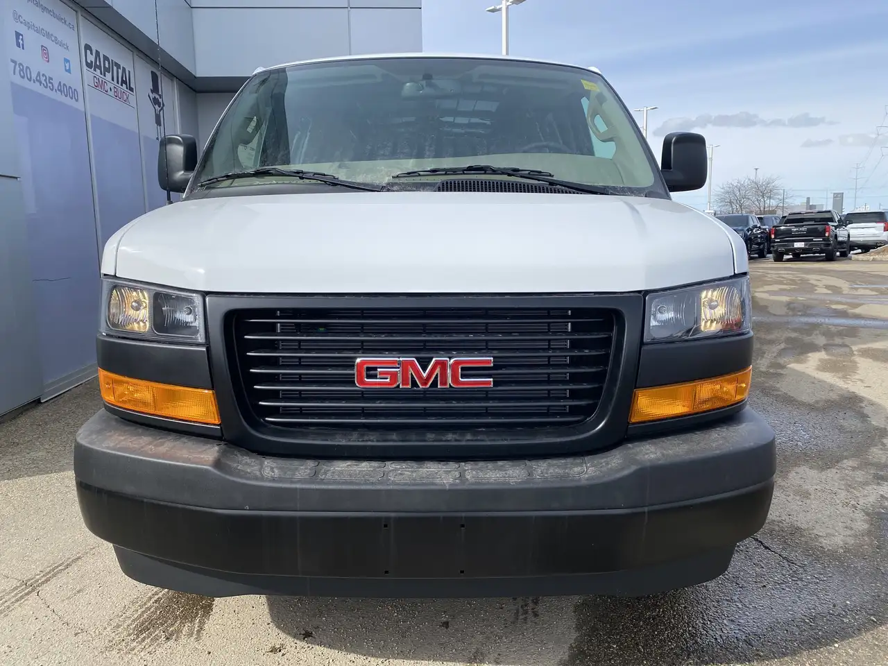 GMC Savana снимка GMC Savana