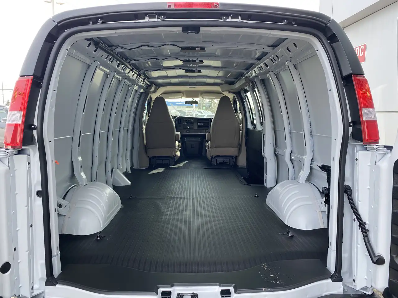 GMC Savana снимка GMC Savana