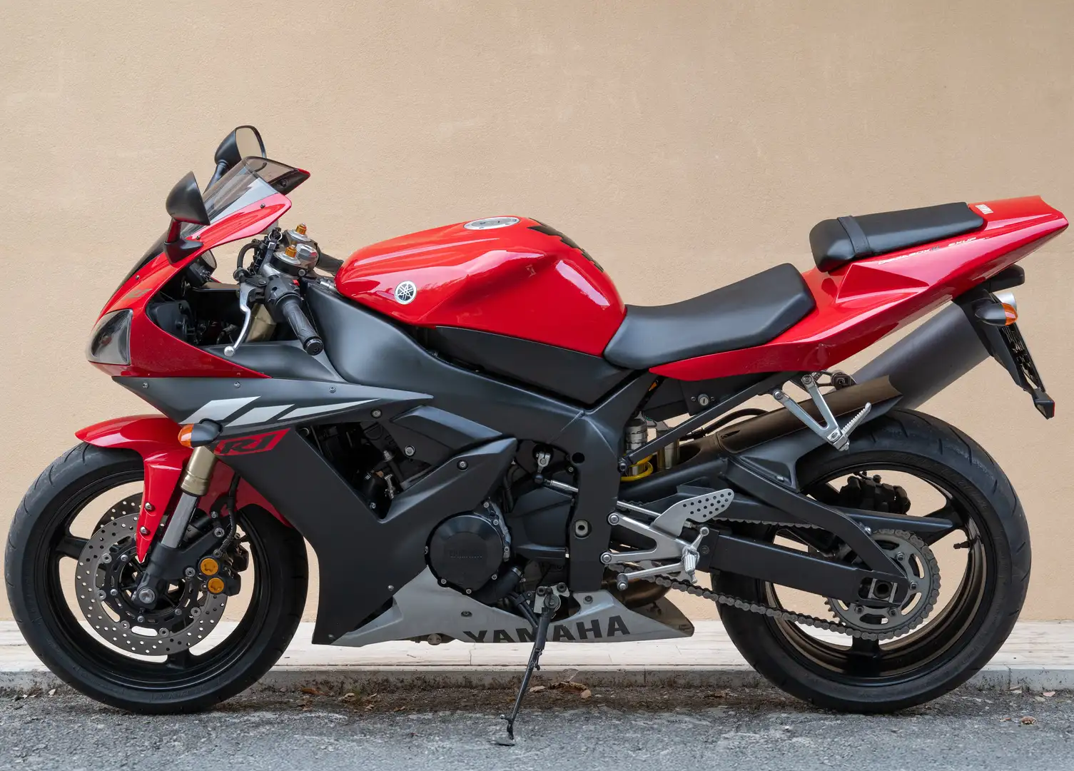 Yamaha YZF-R1 Roşu - 1