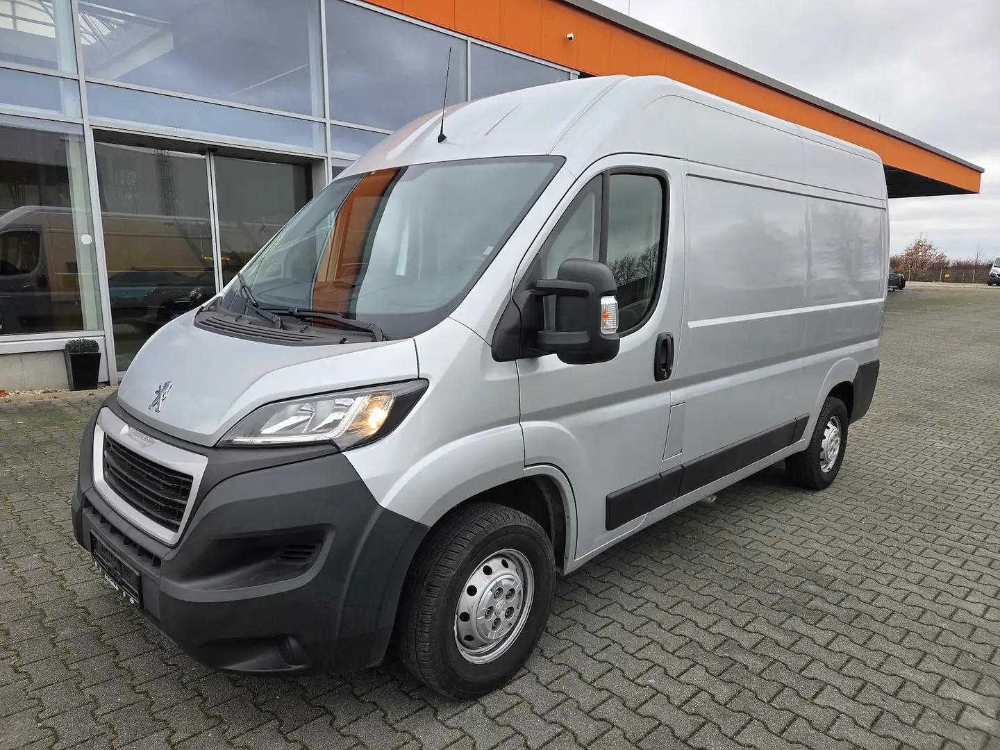 Peugeot Boxer Advantage Edition BlueHDI 130 L2H2 Silber - 1