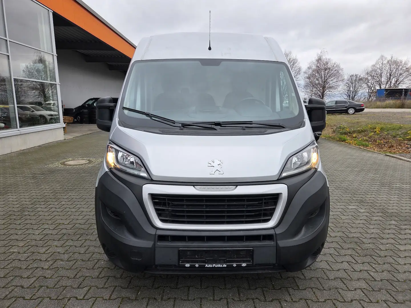 Peugeot Boxer Advantage Edition BlueHDI 130 L2H2 Silber - 2