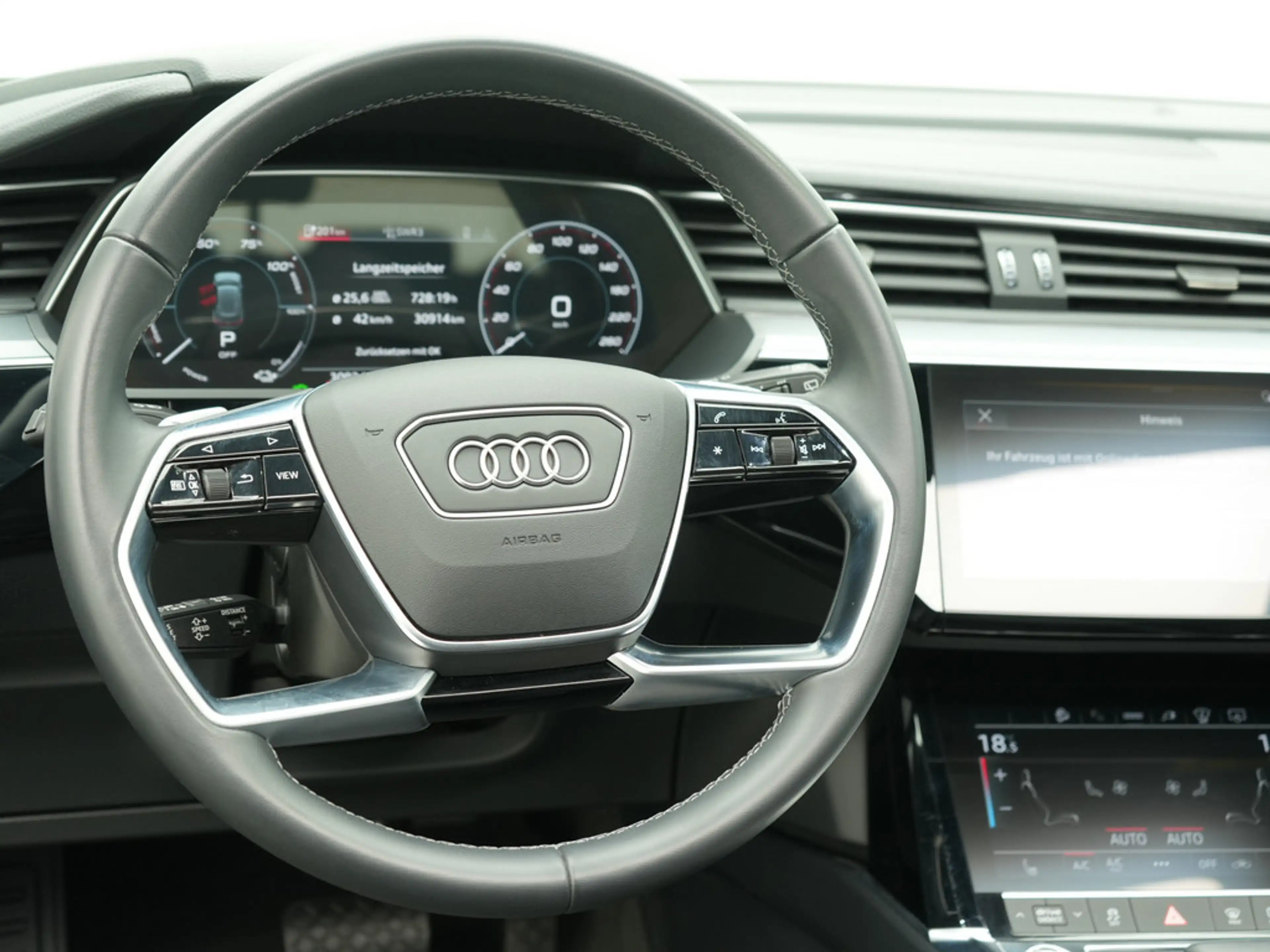 Audi Q8 e-tron S line PANO MATRIX AHK ACC B&O LUFT — photo 9