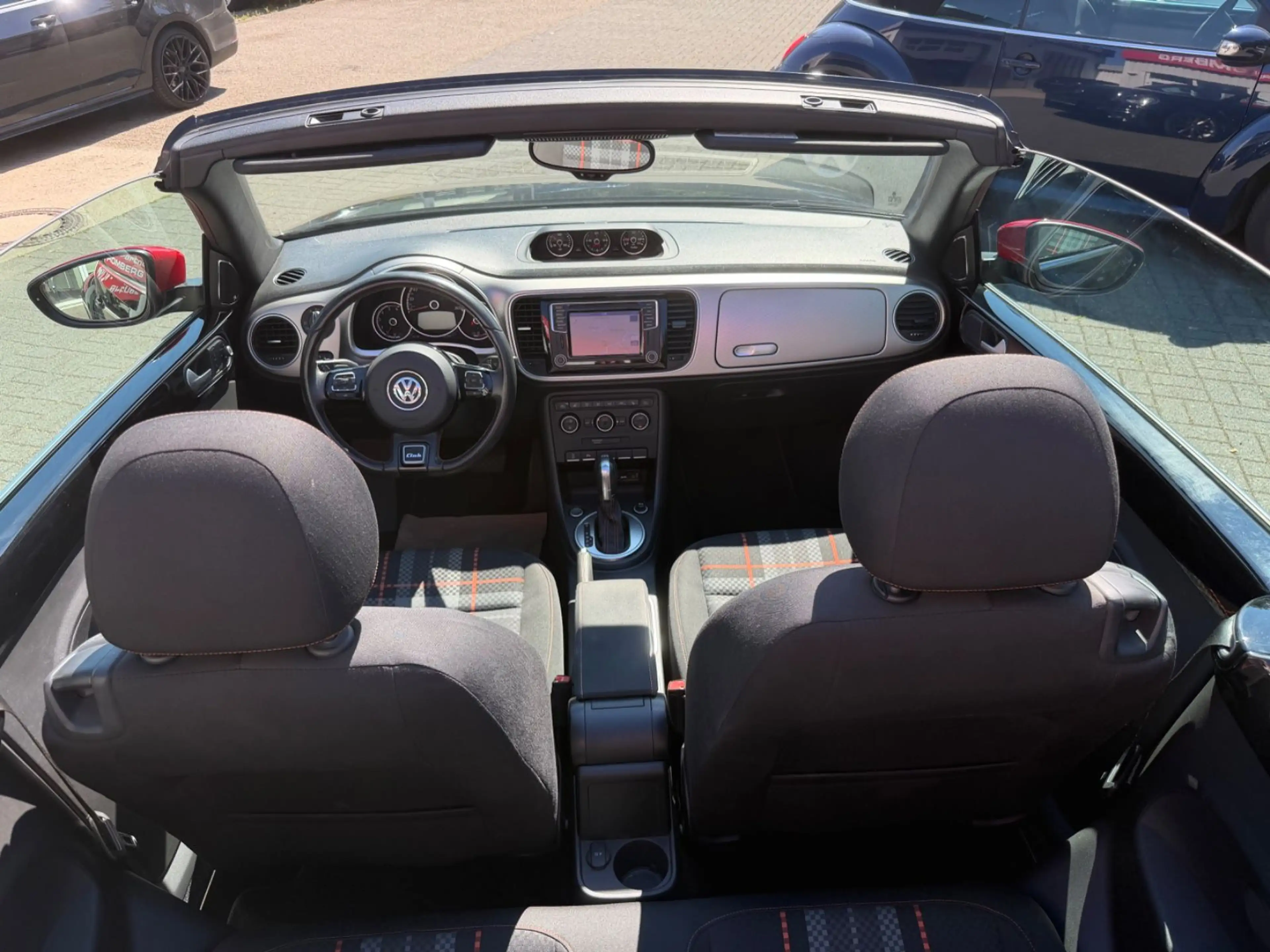 Volkswagen Beetle Cabriolet Club BMT Sport Xenon DSG 20" Si — photo 8