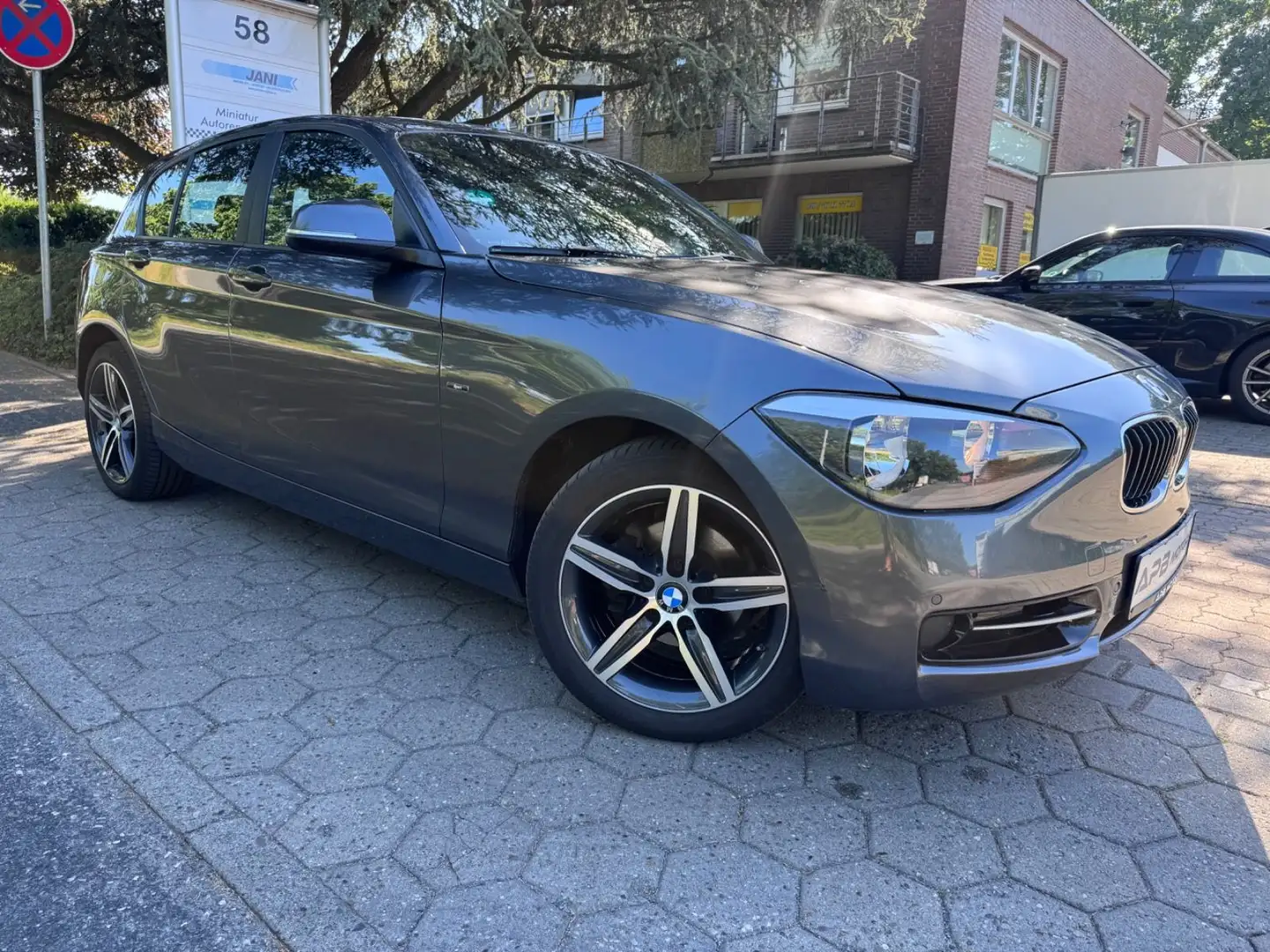 BMW 116 i AUT. SPORTLINE NAVI SITZHZG. H&K ALU TEMPO. Gris - 1