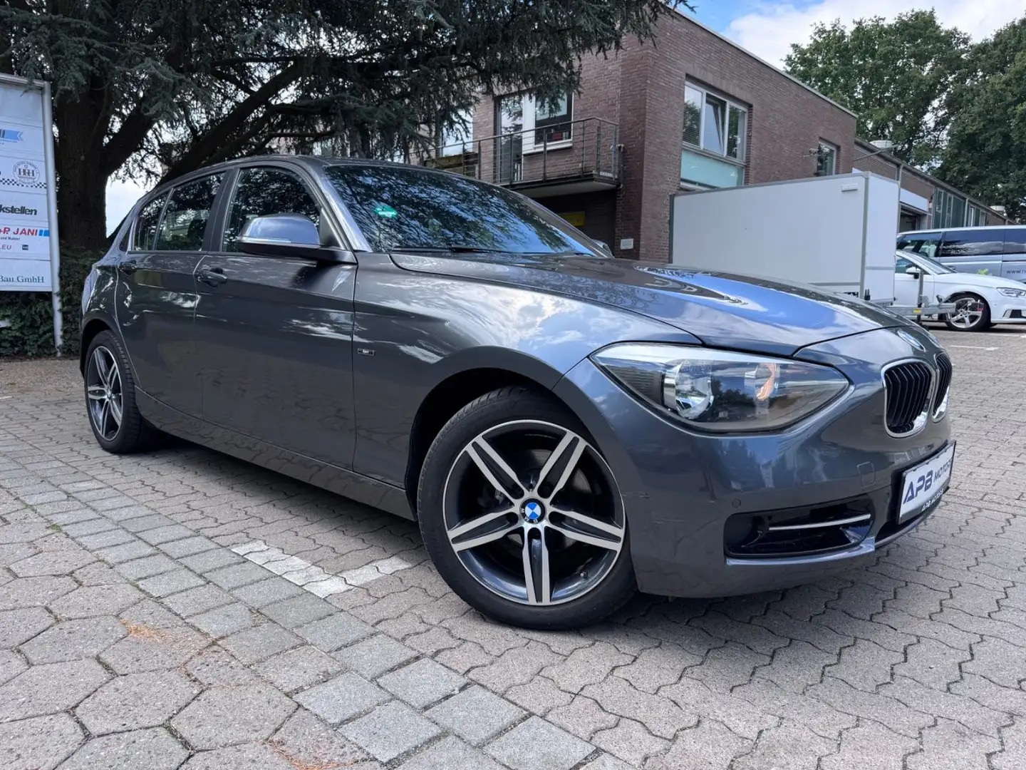 BMW 116 i AUT. SPORTLINE NAVI SITZHZG. H&K ALU TEMPO. Gris - 1