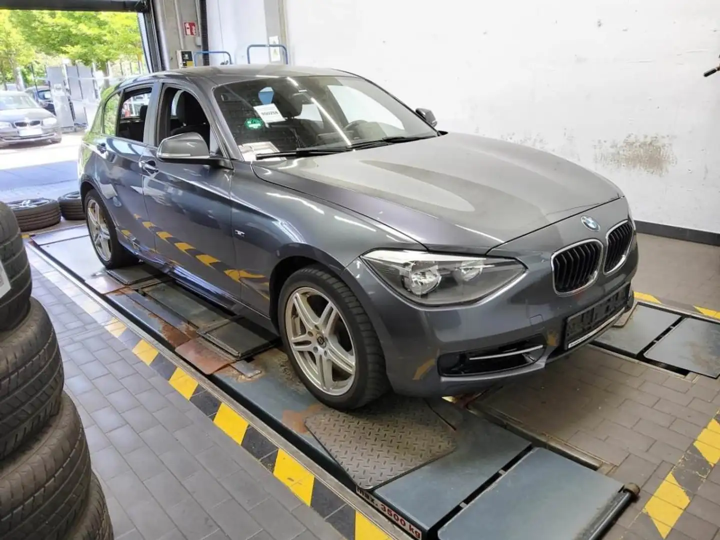 BMW 116 i AUT. SPORTLINE NAVI SITZHZG. H&K ALU TEMPO. Gris - 1