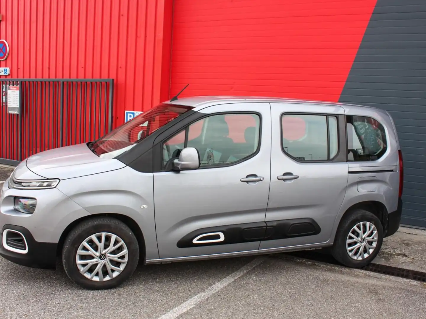 Citroen Berlingo 1.2 PureTech 110 FEEL ENTRETIEN SUIVI %2B DISTRIB  Gris - 2
