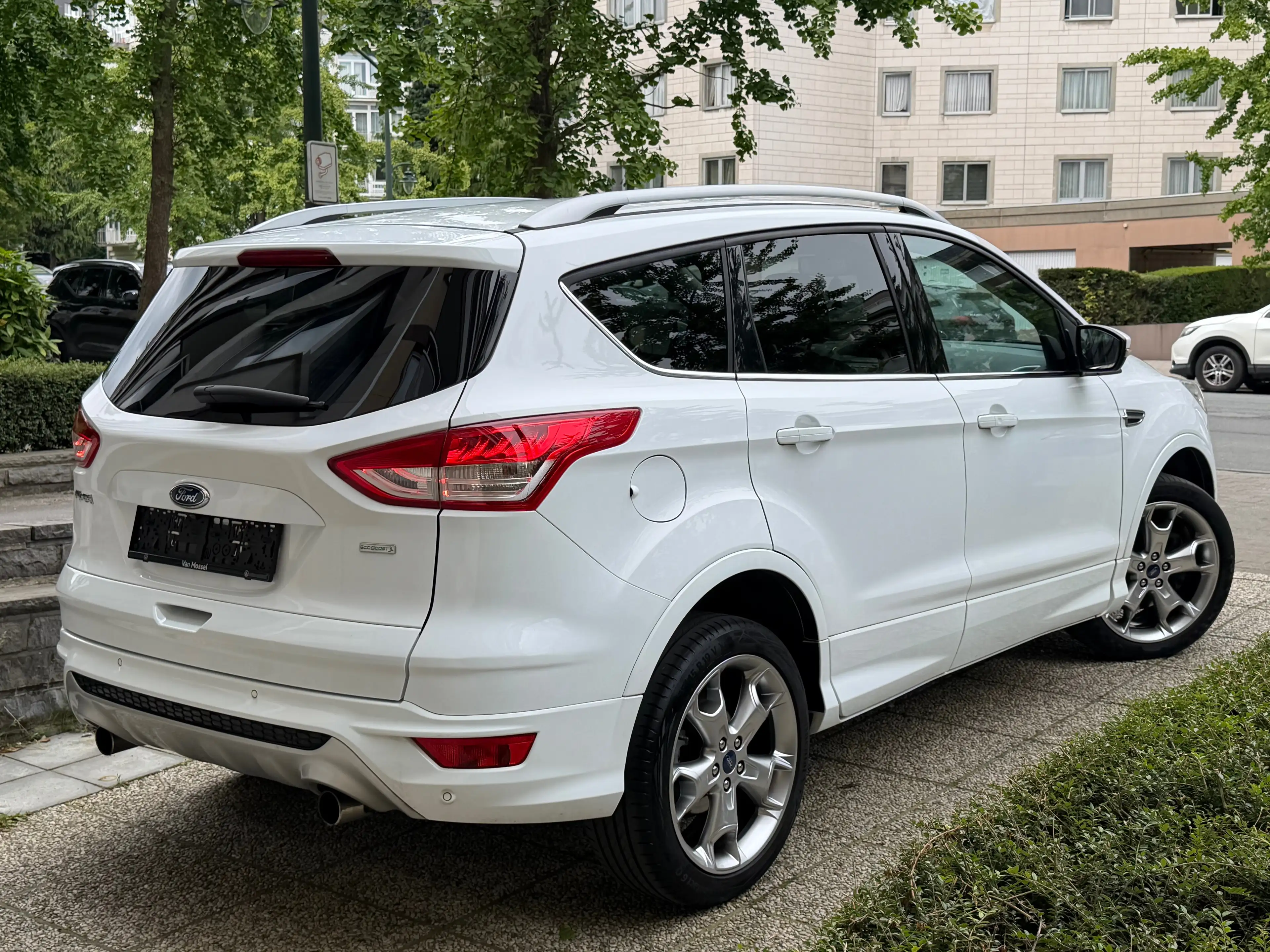 Ford Kuga Kuga 1.5 Titanium / automatique / Cuir / Gps …. — photo 4
