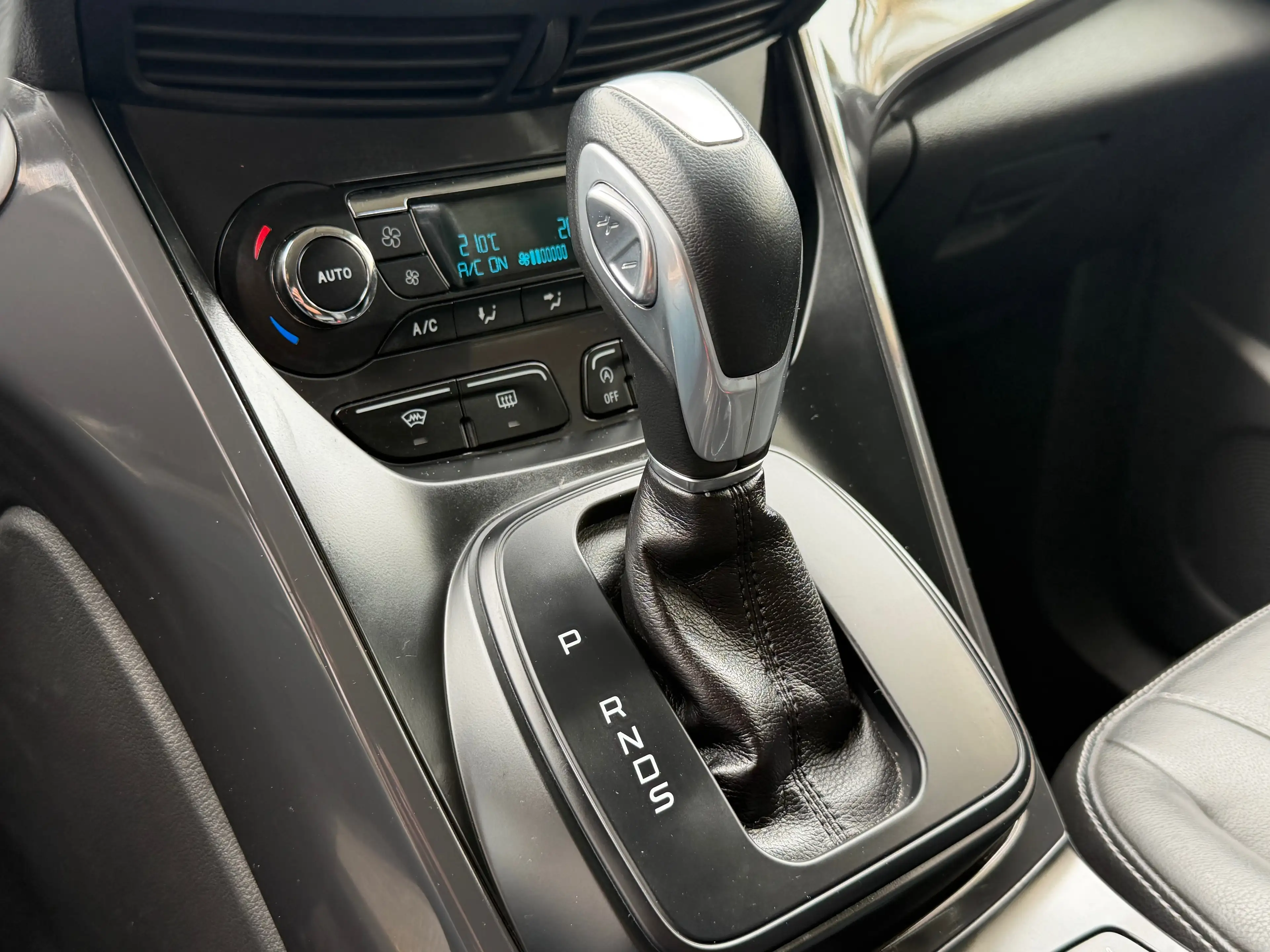 Ford Kuga Kuga 1.5 Titanium / automatique / Cuir / Gps …. — photo 14