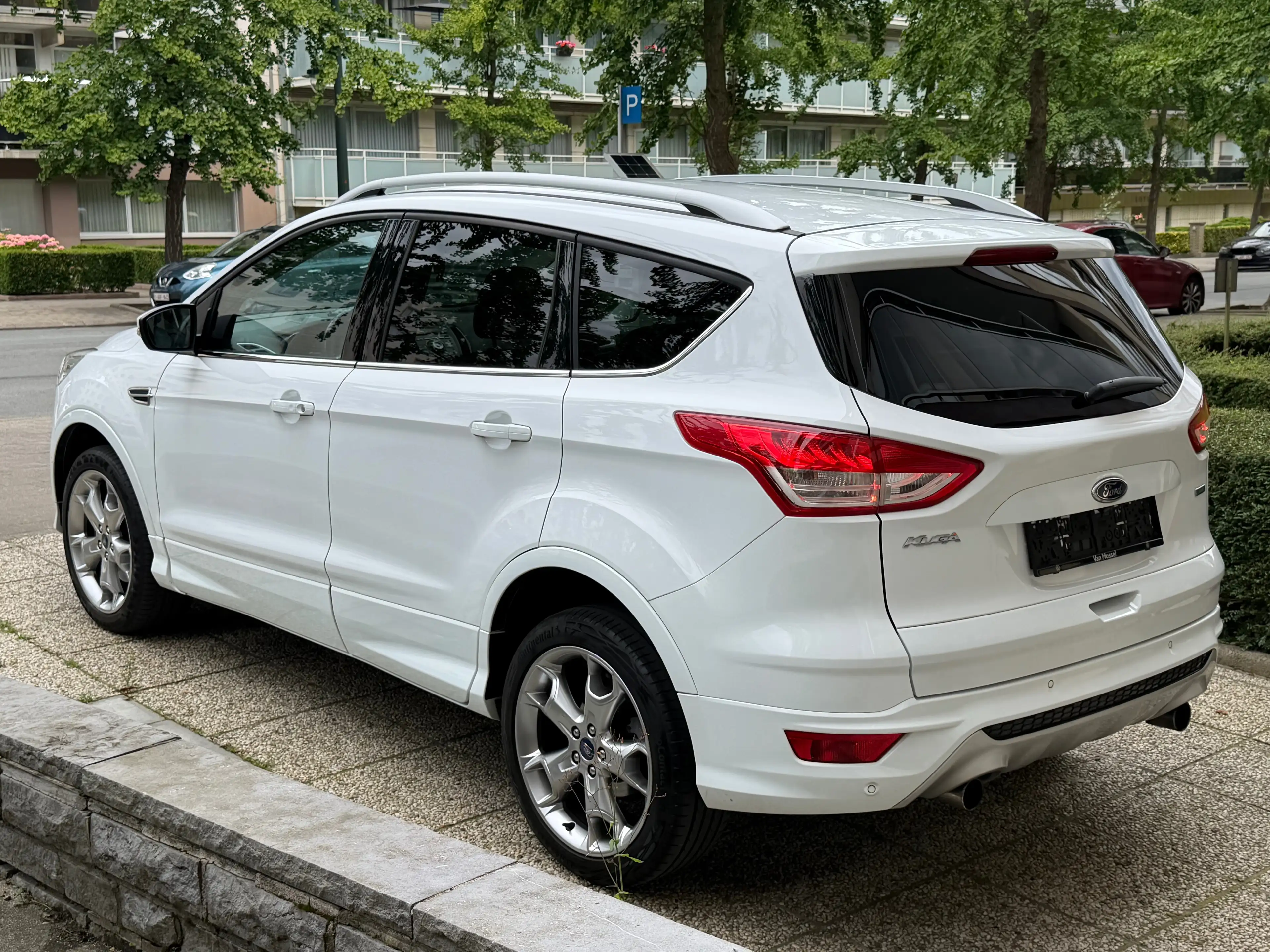 Ford Kuga Kuga 1.5 Titanium / automatique / Cuir / Gps …. — photo 6